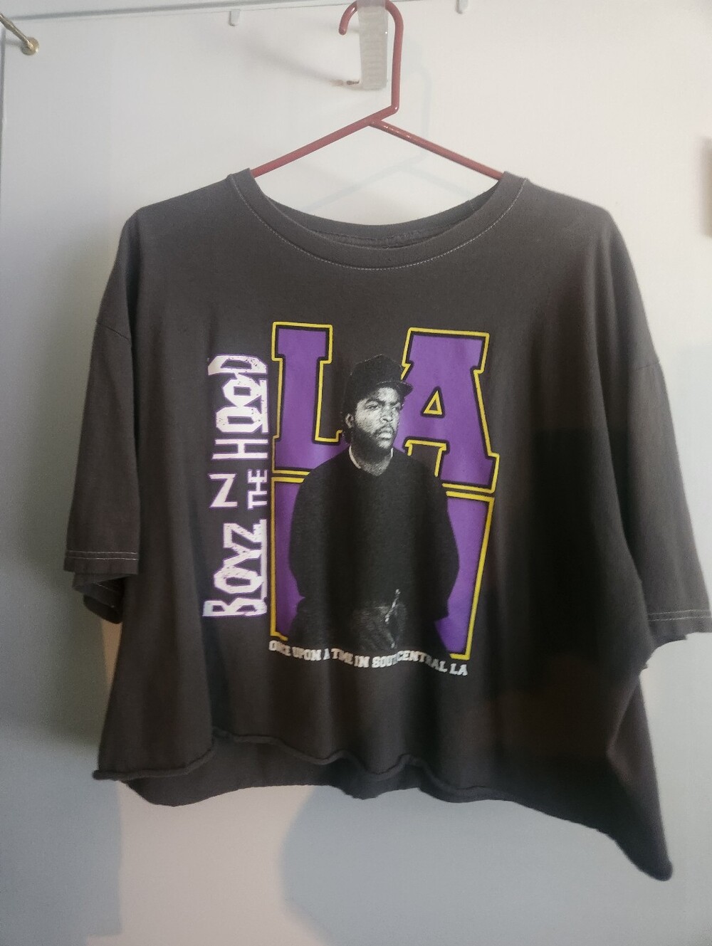 Pfaltzgraff Black Tee with Purple and Yellow Graphic